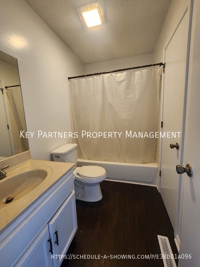 Building Photo - 1719 SW Parkridge Dr