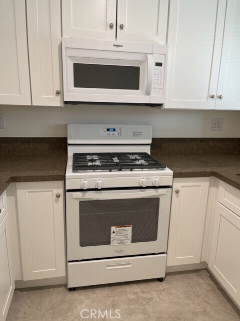 Building Photo - 1140 Deseret Ave