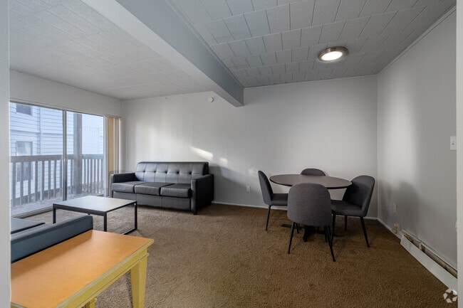 Interior Photo - University Plaza