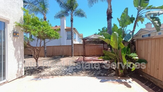 Building Photo - 1138 Calle Dulce