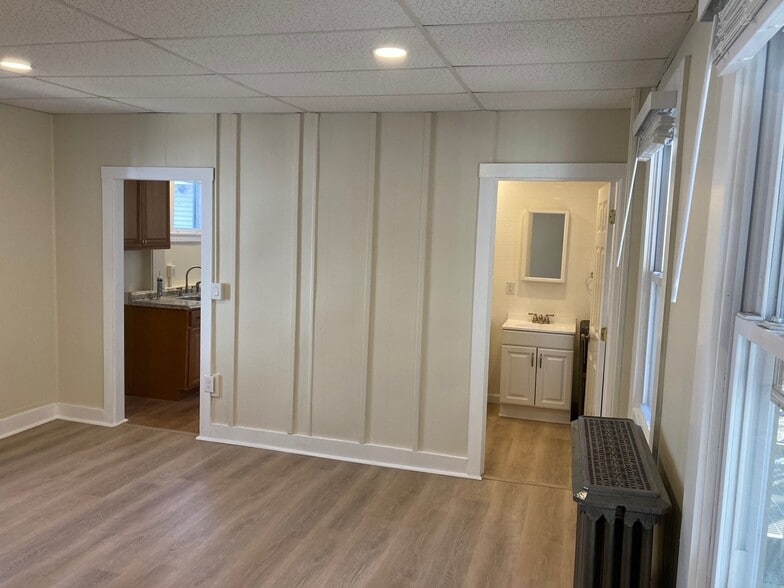 Building Photo - 64 Gray St