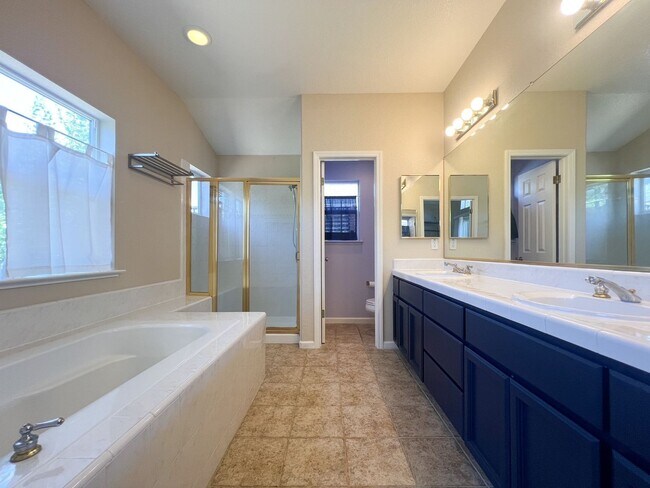 Building Photo - Spacious Single-Level 3-Bedroom Home in Desirable North Napa
