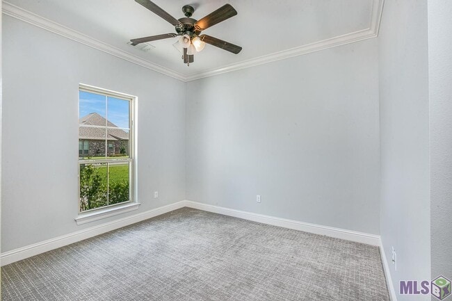 Building Photo - Trendy 4 bedroom, 2 bath home in coveted D...