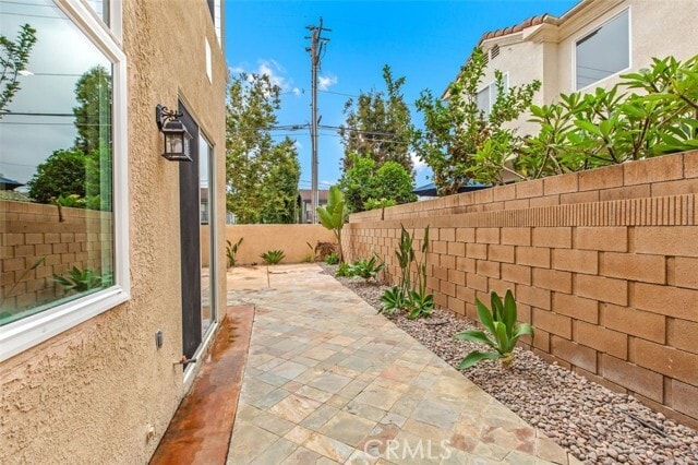 Building Photo - 2545 Santa Ana Ave