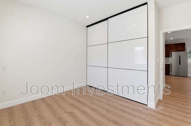 Building Photo - 9546 W Live Oak Ave