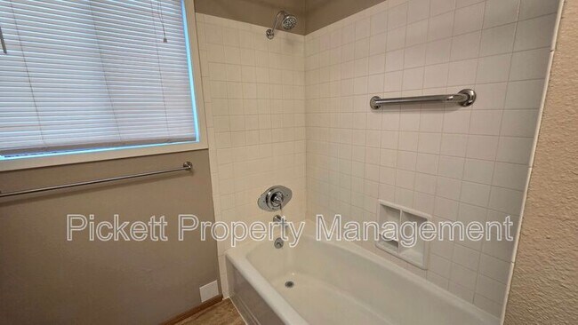 Building Photo - 8671 Silverdale Way NW
