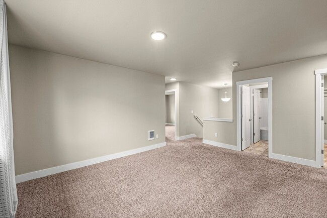 Building Photo - Modern 4-Bed Tacoma Home | Energy Efficien...