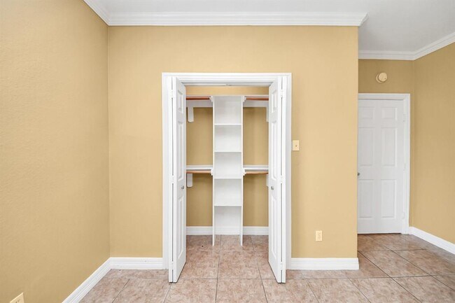 Building Photo - 11643 Antoine Dr