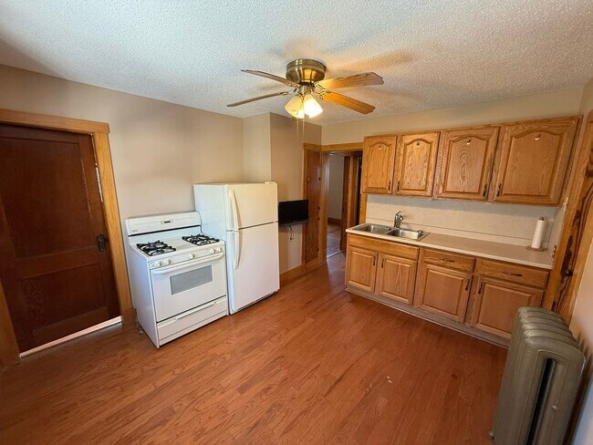 Building Photo - 99-101-101 Mooreland St