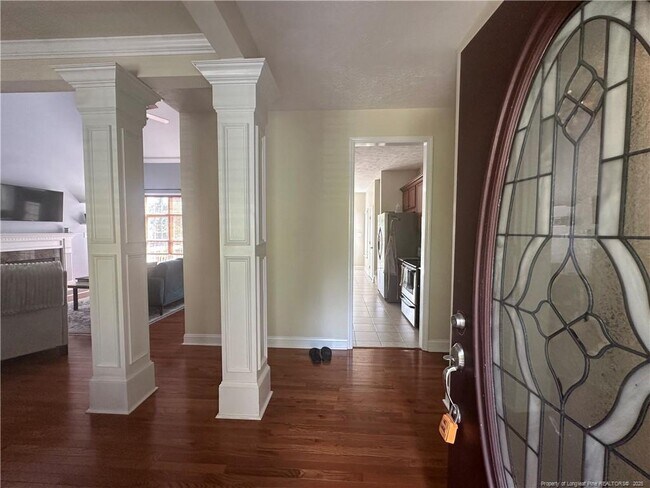 Building Photo - 143 Fairway Ln