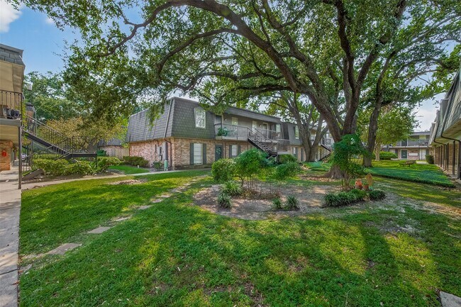 Building Photo - 8931 Gaylord Dr