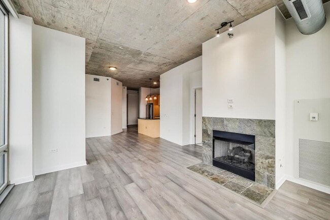 Building Photo - 700 N Larrabee St