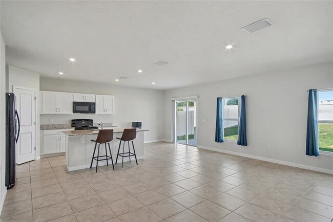 Building Photo - 1371 Madison Cir