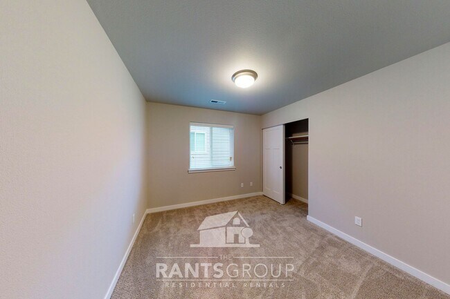 Building Photo - Easy freeway access! Newer subdivision!