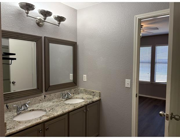 Building Photo - 9011 King Ranch Dr