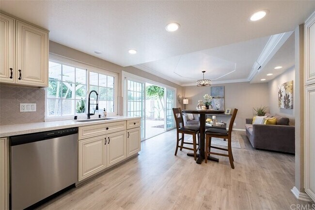 Building Photo - Impeccable 4BR 2.5BA Home with Pool, Near ...