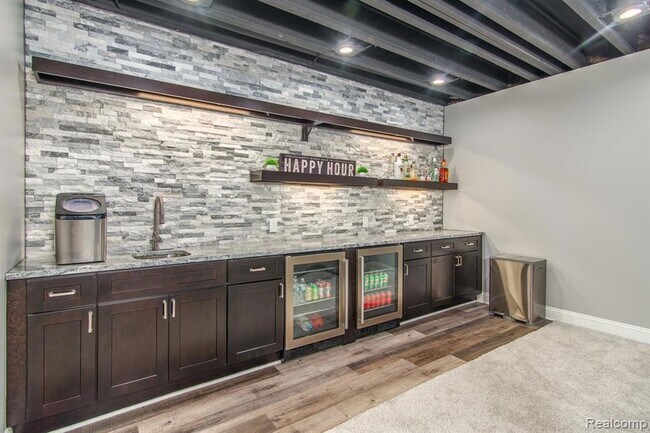 Building Photo - 53081 Enclave Cir