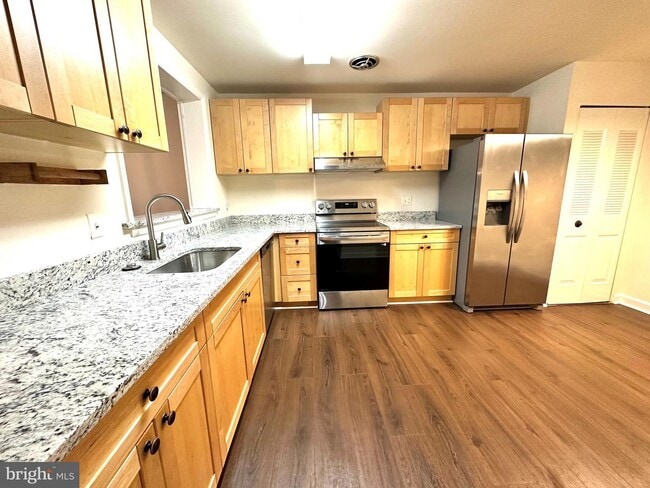 Building Photo - 626 15th St S