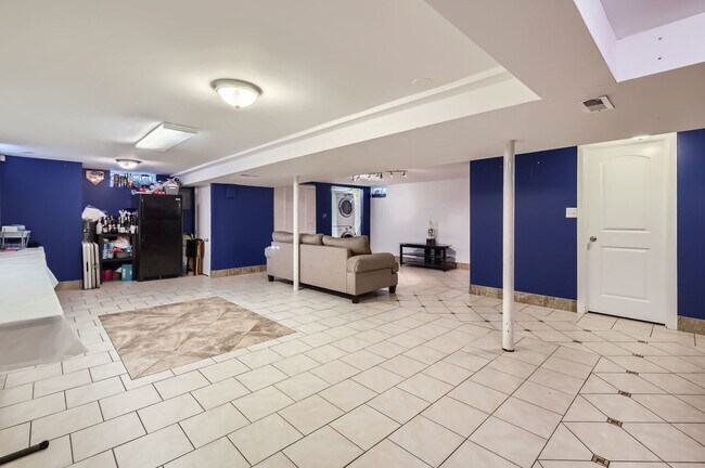 Building Photo - 7536 W 59th St