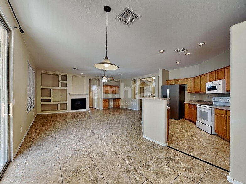 Building Photo - 16237 W Marconi Ave