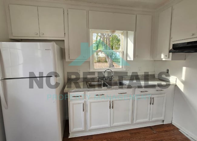 Building Photo - 332 Park Ave