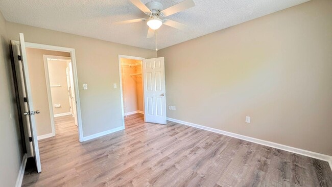 Building Photo - Remodeled and Move-in Ready Condo! | 1 br ...