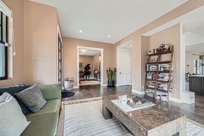 Building Photo - Refined Boulder Living - Furnished 5BDR Gem