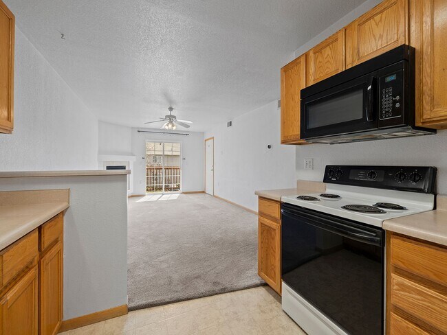 Building Photo - Well Maintained 2-Bed, 2-Bath Condo in Prime Location Near CSU!