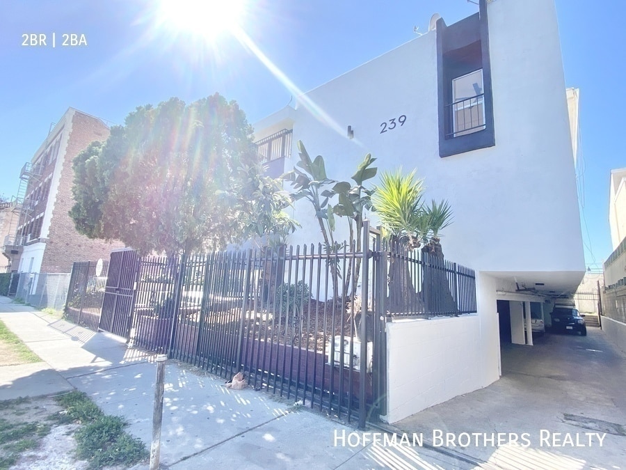 Building Photo - 239 S Harvard Blvd