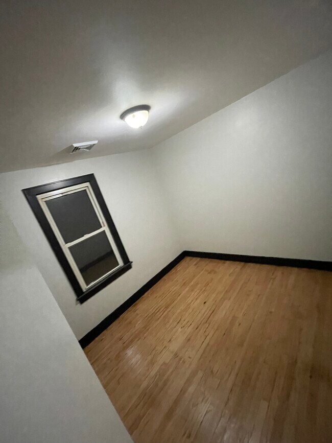 Building Photo - 275 3rd St