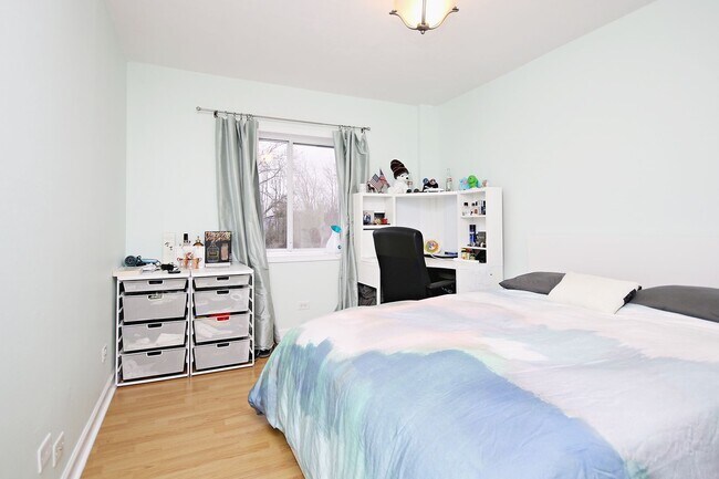 Building Photo - Furnished 1800 JPA Apartment Near UVA