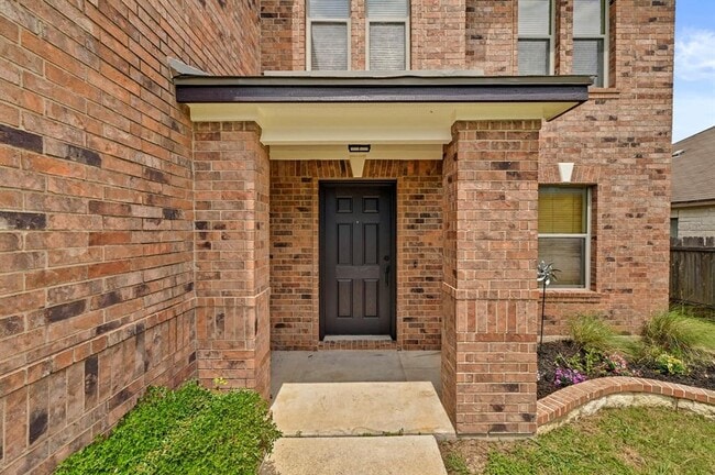 Building Photo - 214 Briarwood Dr
