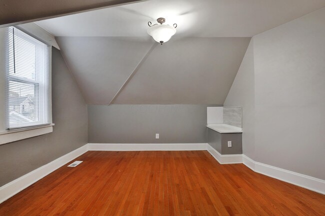 Building Photo - 628 E Whittier St