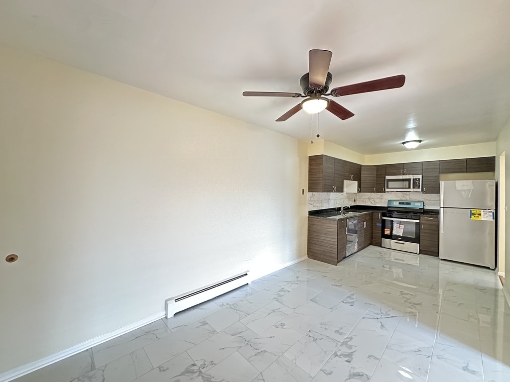 Building Photo - 627 N Lincoln Ave