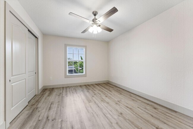 Building Photo - 522 Lucky Ln