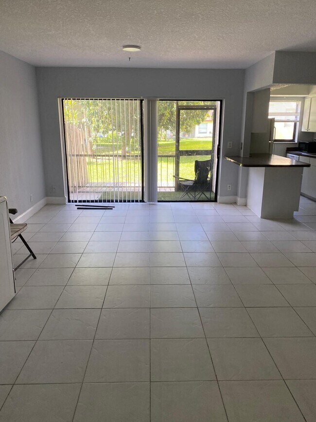 Primary Photo - 1195 NW 16th Ave