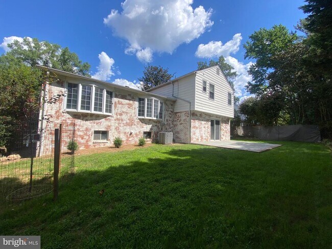 Building Photo - 615 Smallwood Rd