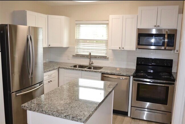 Building Photo - 2379 Briarwest Blvd