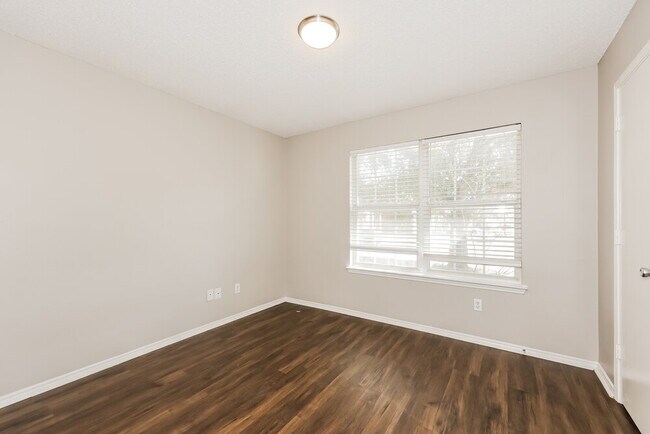 Building Photo - 249 Heritage Dr