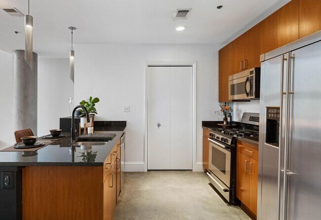 Building Photo - 845 Spring St NW