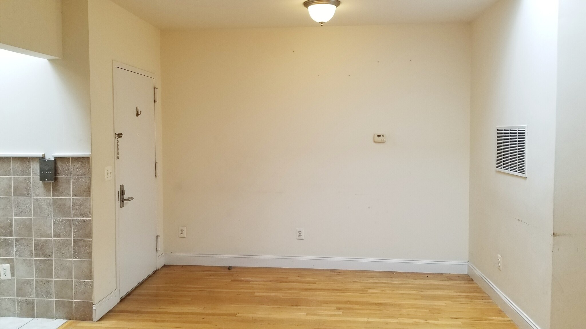 Building Photo - 514 25th St