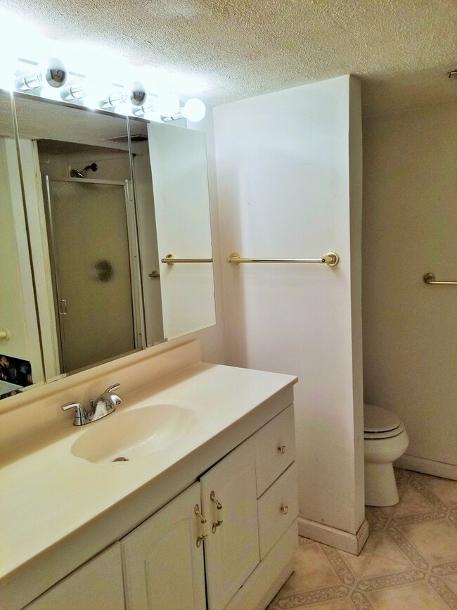 Building Photo - FRESH Paint!  Sprawling, Hurstbourne Ranch with Basement!  3 Bedrooms, 3 Full Baths, Hardwood Flo...