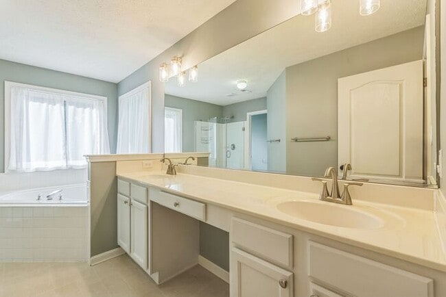 Building Photo - 41595 Coach Ct