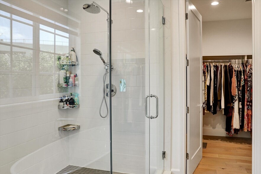 Building Photo - 10593 Kinnard Ave