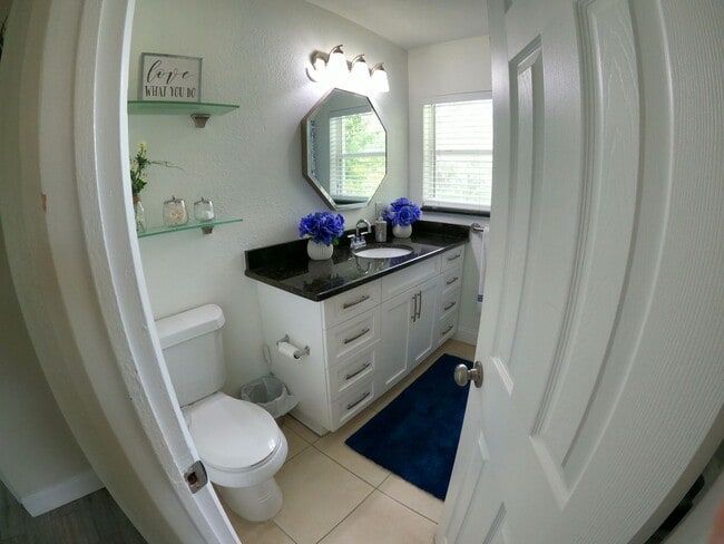 Building Photo - Beautiful 3/2 Home in North St. Pete