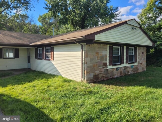 Building Photo - 47 Holstone Ln