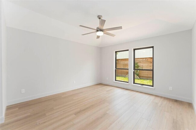 Building Photo - 14147 Hillvale Dr