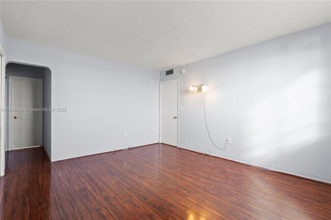 Building Photo - 3020 Marcos Dr