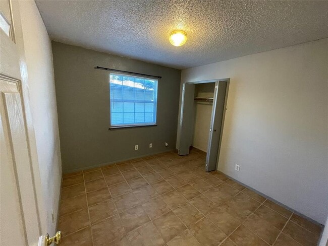 Building Photo - 12013 Swallow Dr