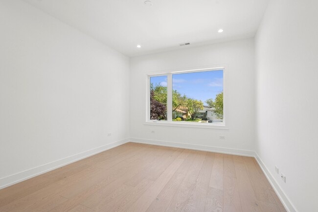 Building Photo - 9214 Washington St